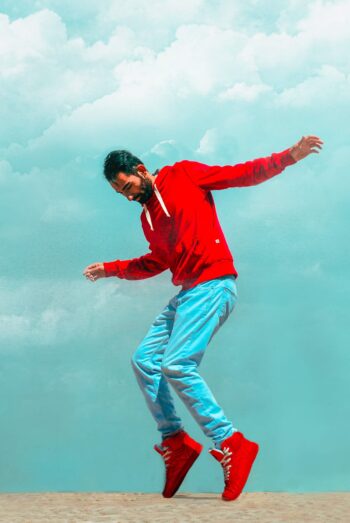 Sudadera roja con capucha
